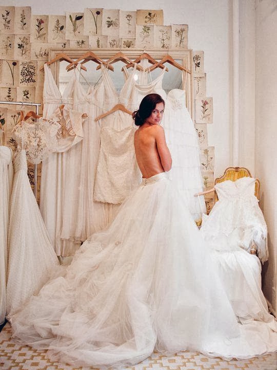 robe de mariage Dos tout dus sans aucune decoration robe de mariage Dos tout dus sans aucune decoration