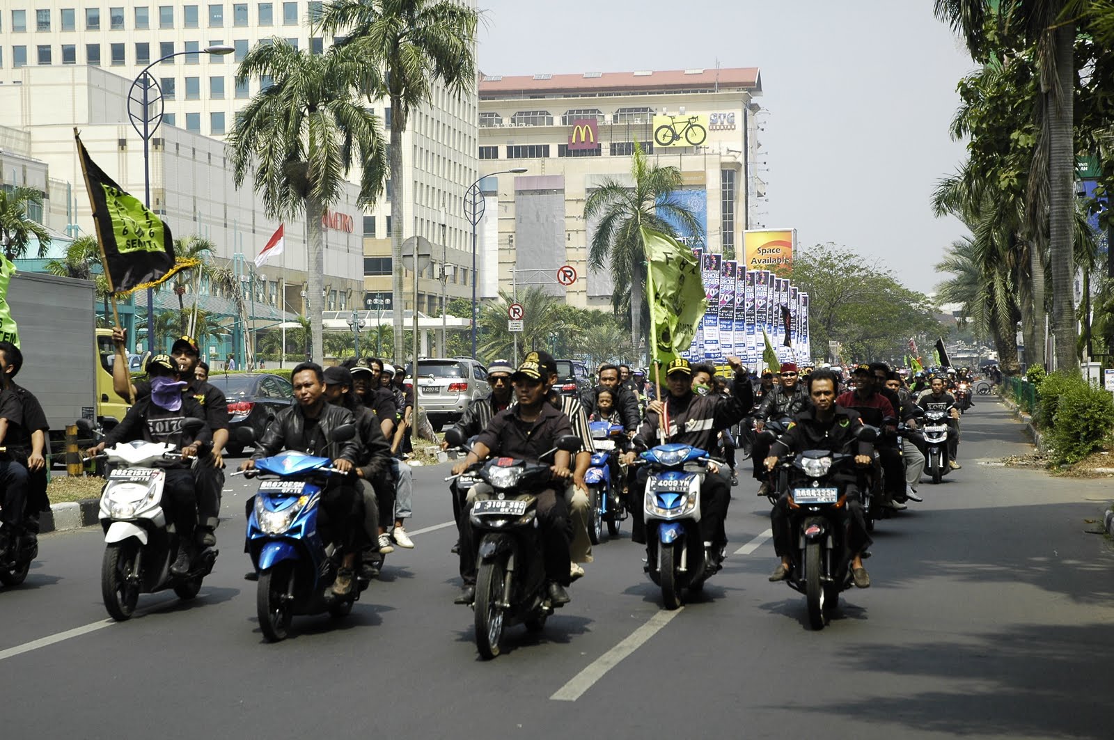 Forum Betawi Rempug (FBR) Se-Jabodetabek. [Sumber: www.rebutjakarta.blogspot.co.id]