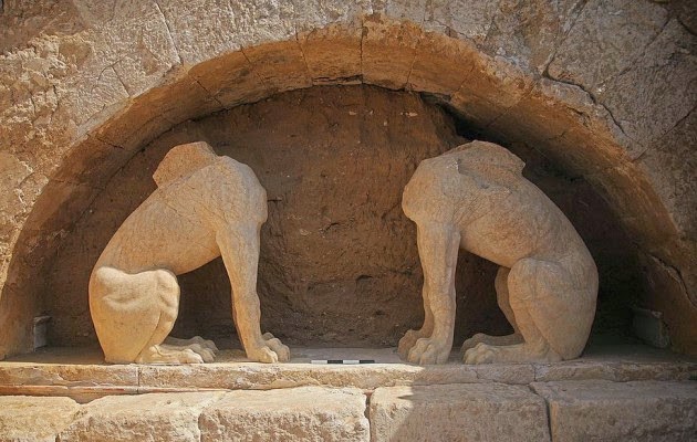 Δείτε τη πιο ανατριχιαστική φωτογραφία της Αμφίπολης – Εικόνα μιας άλλης εποχής Δείτε τη πιο ανατριχιαστική φωτογραφία της Αμφίπολης – Εικόνα μιας άλλης εποχής