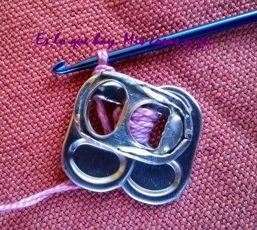 Dejar el derecho por dentro. Anillas tejidas crochet.