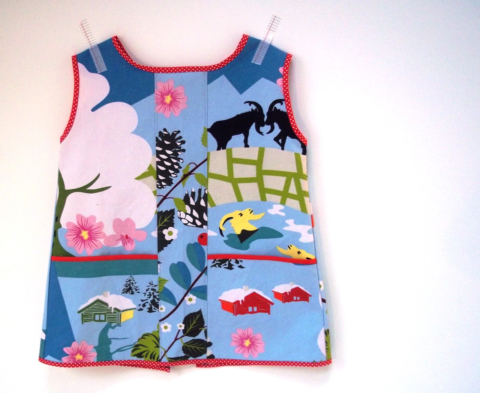 Jo sews Velcroclosure kids' apron + tutorial!
