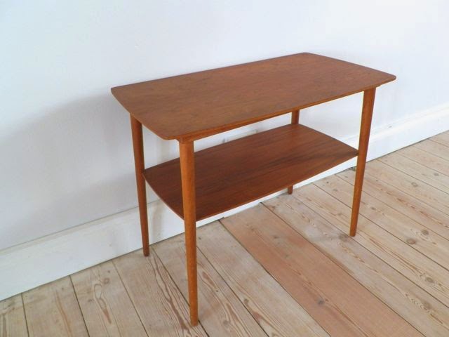 Retro furniture: lille teaktræ bord