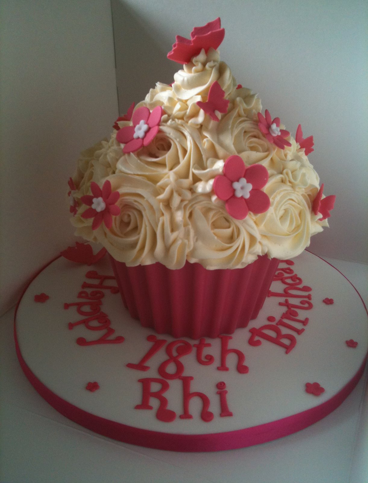 B Cake Studio Cakes for All Occasions