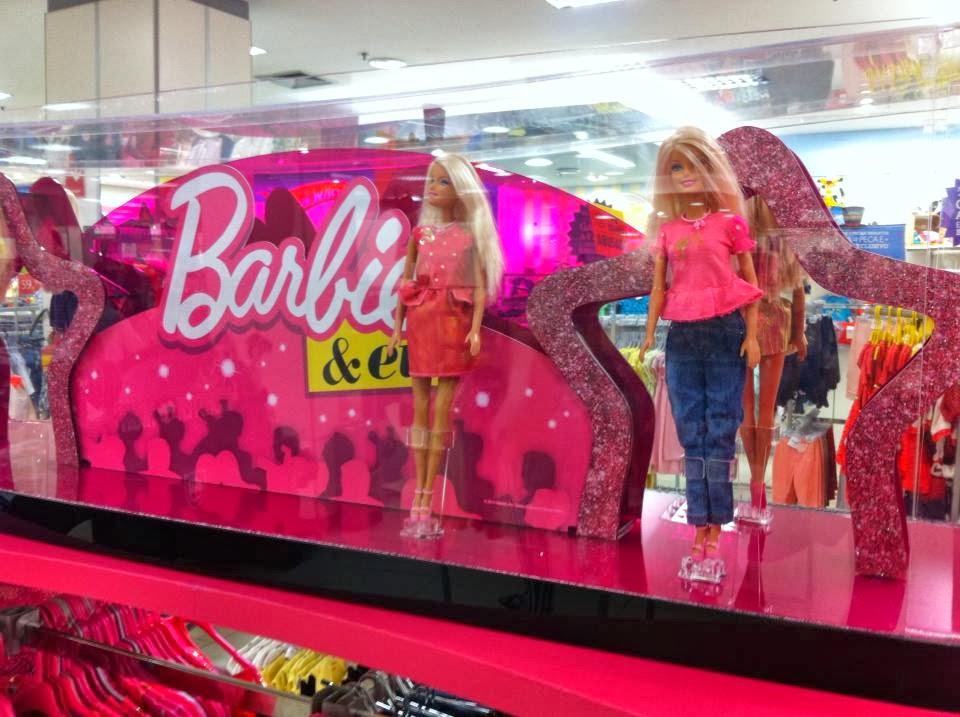 C&A lança coleção de roupas em parceria com a Barbie (e são para