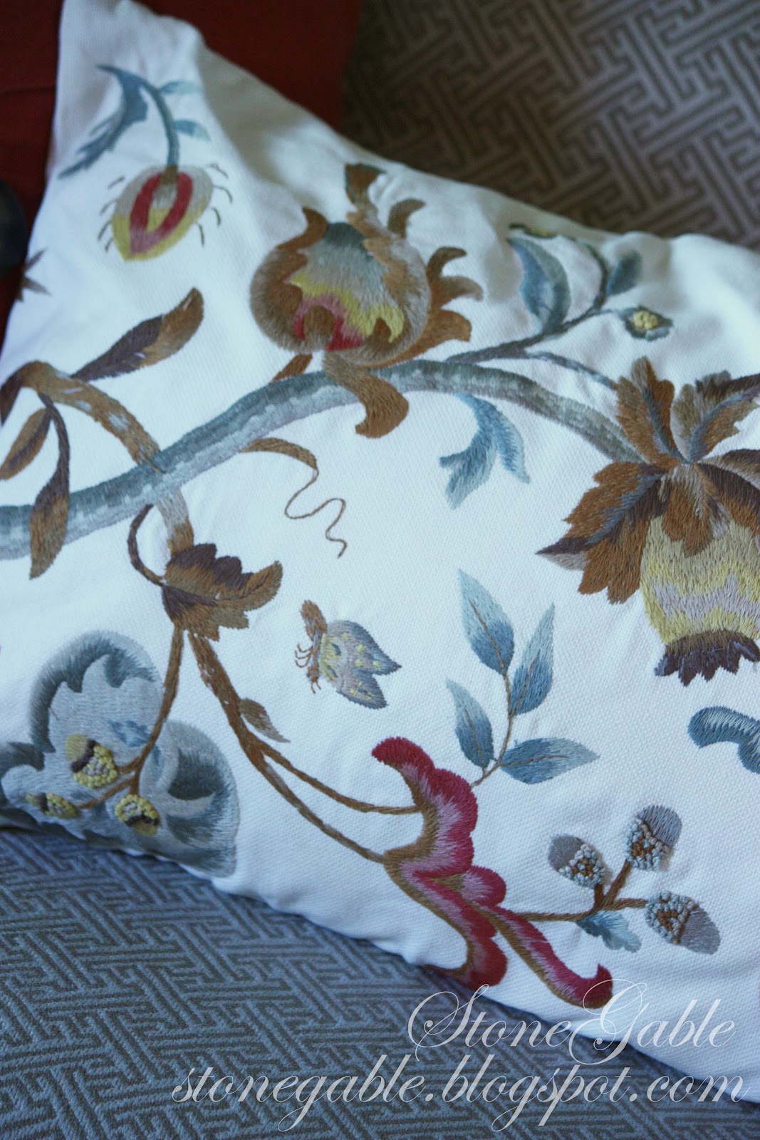 PILLOW LOVE StoneGable