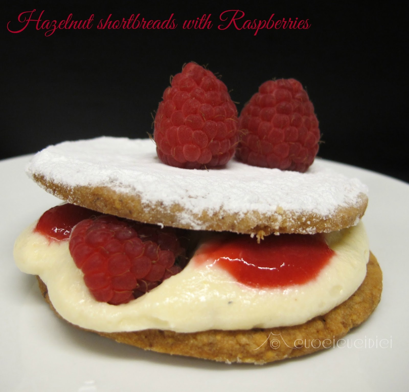 cuocicucidici HAZELNUT SHORTBREAD with RASPBERRIES di DELIA SMITH