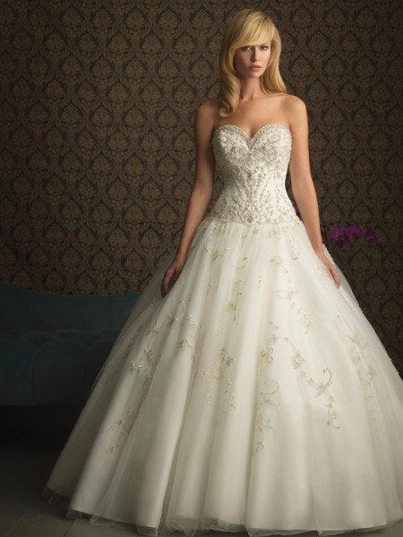 vestidos de novia: buscando la parte delantera del vestido de boda