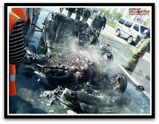 foto mobil terbakar