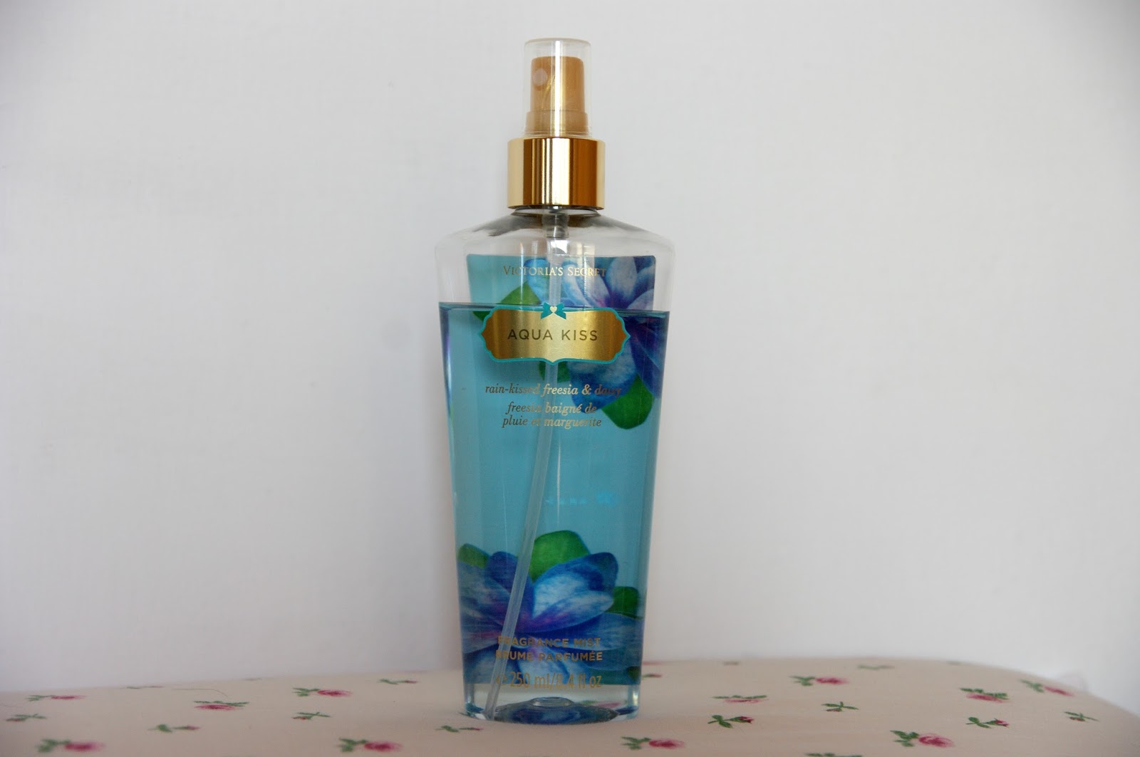 Victoria's Secret Aqua Kiss fragrance mist, Victoria's Secret, perfume, review,