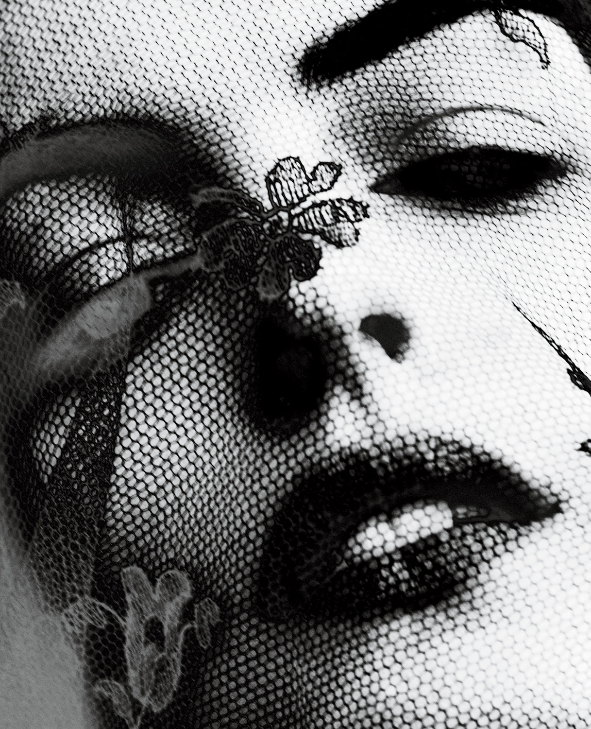 http://4.bp.blogspot.com/-HfFTjWLIkE4/TkynZT5HwOI/AAAAAAAAFlA/RjchE7H7uQ8/s1600/5-Interview-anne-hathaway.jpg