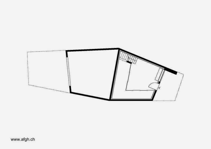 Planta inferior de menor superficie y construcción en hormigón armado Plano de la planta inferior del moderno chalet