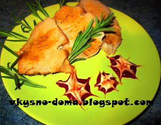 Филе индейки с розмарином и чесноком