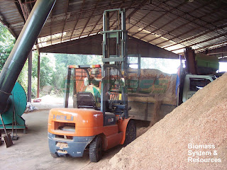 UNLOADING SAWDUST