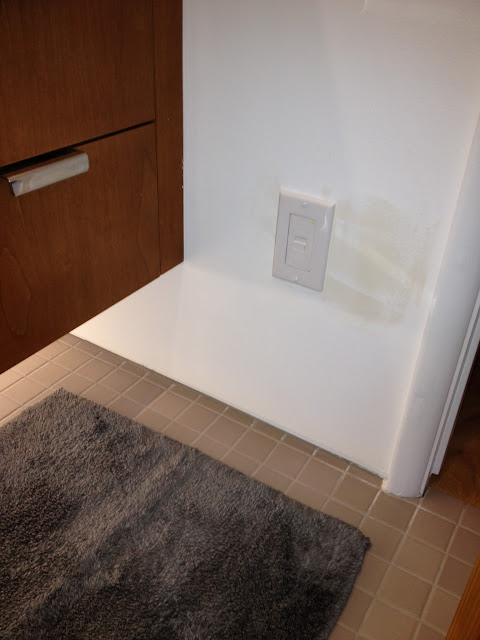 no baseboards in mid-century modern bathroom | mid-century modern ...