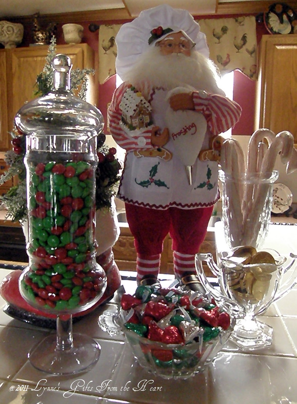 Lynne's Gifts From the Heart Santa's Baking in the Kitchen