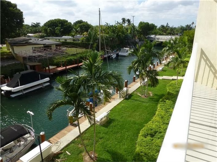 Apartamento em Frente ao Canal e Próximo ao Aventura Mall, em Miami $215,000
