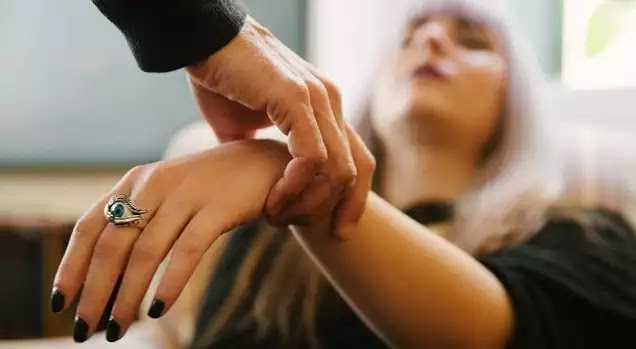 Τι είναι ο υπνωτισμός;,,Μπορεί κάποιος να σας αναγκάσει να κάνετε κάτι χωρίς να το θέλετε; Τι είναι ο υπνωτισμός;,,Μπορεί κάποιος να σας αναγκάσει να κάνετε κάτι χωρίς να το θέλετε;