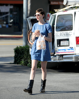 Anne Hathaway carrying drinks from Earth Bar