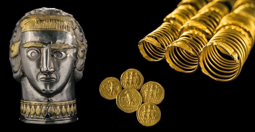 Los dacios utilizaban metales preciosos para confeccionar alhajas, monedas y obras de arte, como el cáliz de plata y oro de la izquierda. Estas pulseras –de hasta un kilo de peso cada una– y monedas de oro con imágenes romanas fueron robadas de las ruinas de Sarmizegetusa, la capital dacia, y recuperadas hace unos años. CÁLIZ: 17 CENTIMETROS DE ALTO, SIGLO IV A.C. MONEDAS: 1.7-2.1 CM, SIGLO I A.C. PULSERAS: 9.9-11.9 CM DE DIÁMETRO, SIGLO II A.C.–SIGLO I D.C.