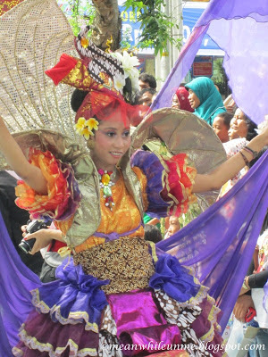 Fashion Show UNY angkat tangan Fashion Show UNY angkat tangan