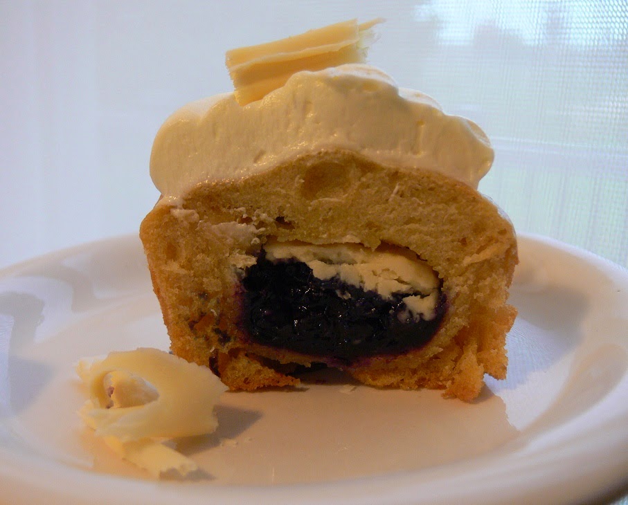 Love Pie. Love Cake. PIECAKEN. Blueberry, White Chocolate and Lemon