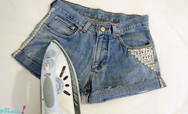 DIY: Short jeans com spikes DIY: Short jeans com spikes