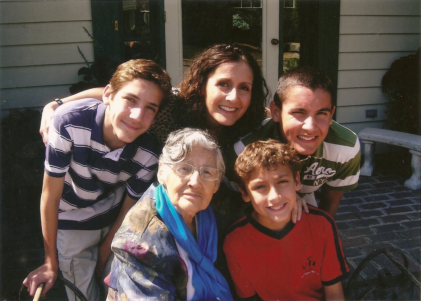 spanish people and spain Spanish couples began controlling their family size long ago, and spain now permits divorce, so more spanish women are finding new kinds of freedom from their traditional roles as wives and mothers of large families. spanish people and spain Spanish couples began controlling their family size long ago, and spain now permits divorce, so more spanish women are finding new kinds of freedom from their traditional roles as wives and mothers of large families.