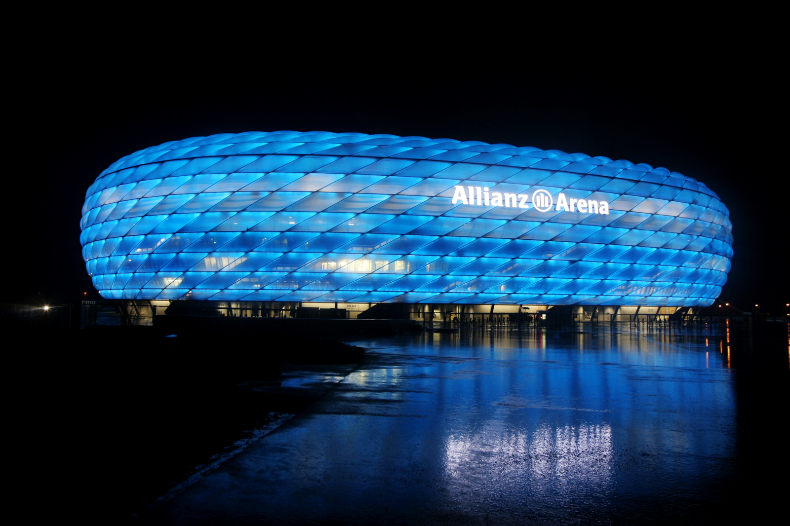 http://4.bp.blogspot.com/-HvQrM5iZFWY/T6UlLgICAdI/AAAAAAAABjQ/TSxHBwljRgM/s1600/Bayern_Munich_Alianz_Arena_Stadium_HD_Wallpaper-Vvallpaper.Net.jpg