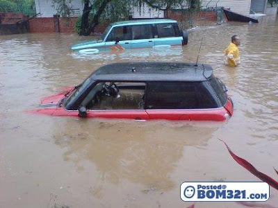 Banjir Di Multimedia Kolej Jalan Semarak 24.2.2011 (Gambar)