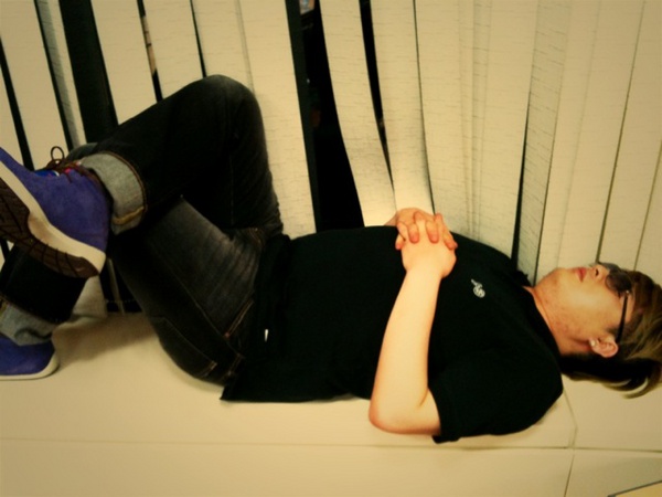 안녕하세요. 빛 나는 샤이니 팬들 입니다.: Top 10 KPOP Idol Sleeping Habits