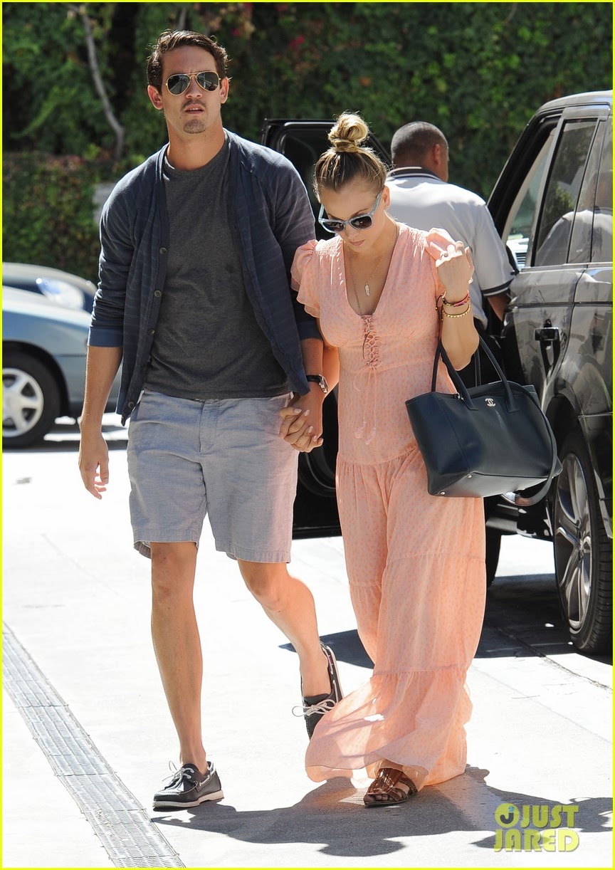 Celeb Diary Kaley Cuoco & Ryan Sweeting Marmalade Cafe in Sherman Oaks