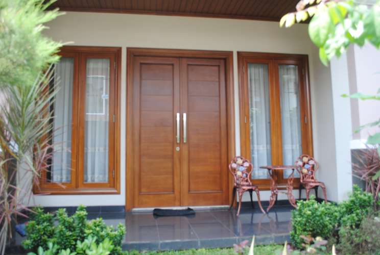 Elemen pintu dan jendela dengan kayu yang berkualitas prima akan ... Elemen pintu dan jendela dengan kayu yang berkualitas prima akan ...