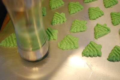 Christmas cookies A Girl's Guilty Pleasures: Vanilla Almond Sugar Christmas Cookies