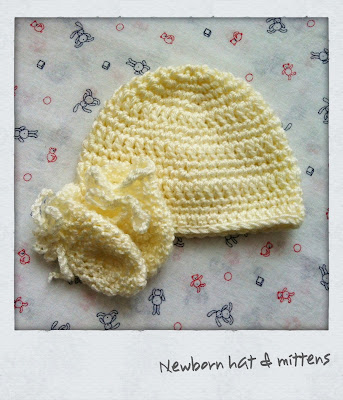  Newborn hat and mittens