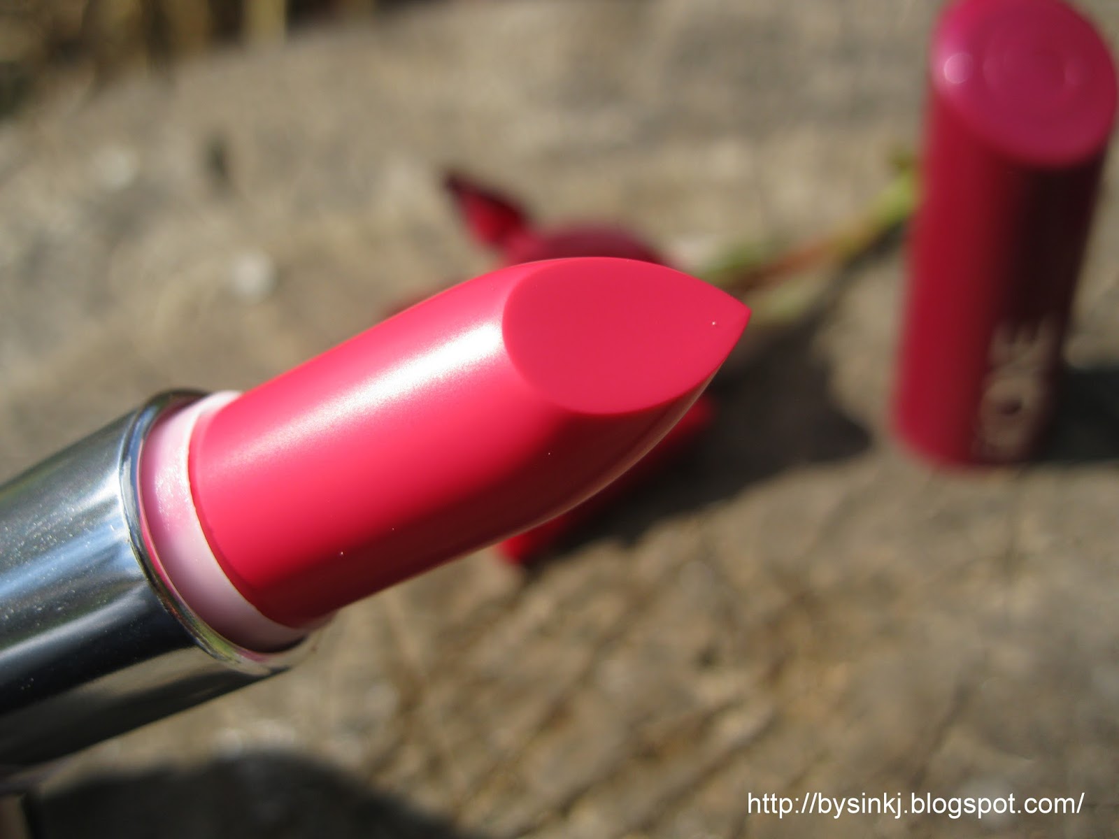 Губная помада Oriflame Неоновая Lipstick Intense Collection The One 5в1 в оттенке Rose Ray.