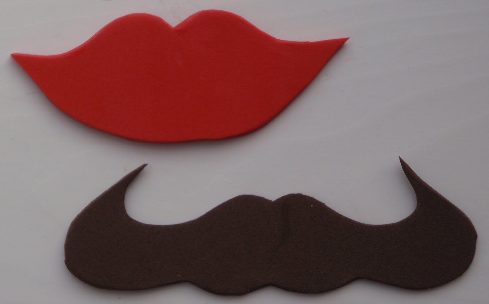 eat my cakes lollipop lips mustaches