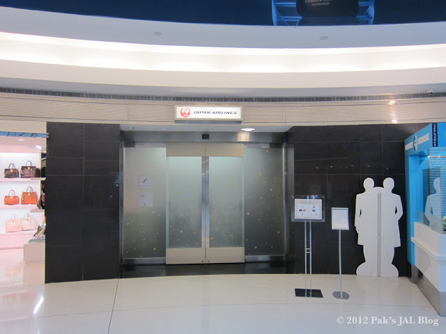 Entrance for JAL First Class Lounge and Sakura Lounge at New York JFK Terminal 1 Entrance for JAL First Class Lounge and Sakura Lounge at New York JFK Terminal 1