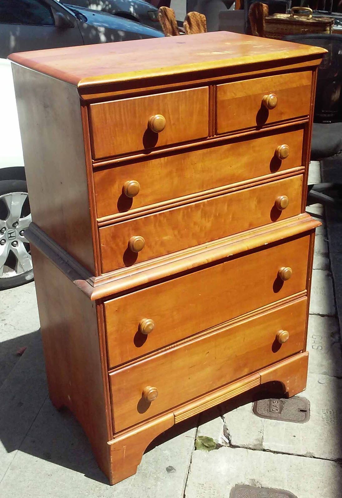 UHURU FURNITURE & COLLECTIBLES SOLD Maple Chest of Drawers 125