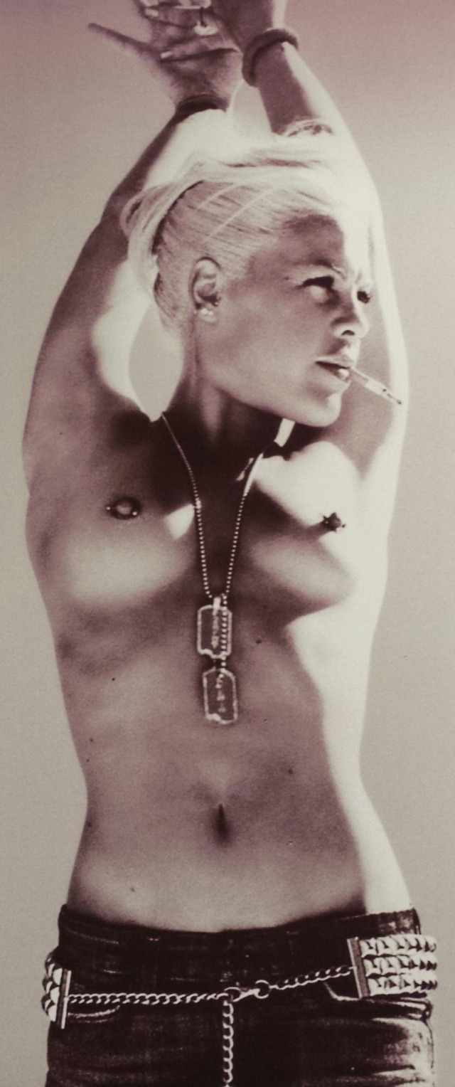 Pink en topless Pink en topless