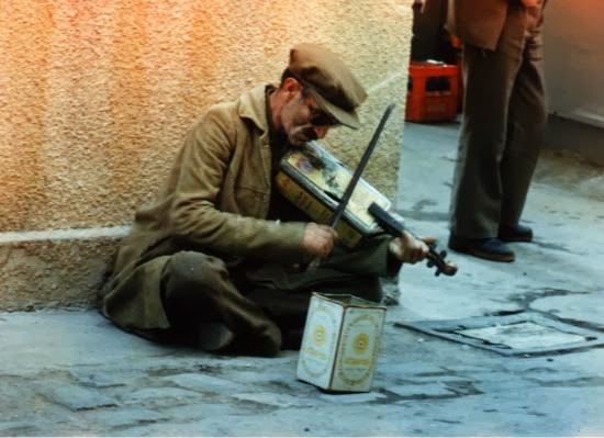 yoldaki kalemler keman ve kemanci fazli bayram