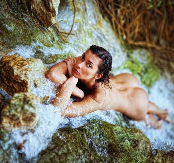 Zachar Rise fotografia mulheres modelos sensuais nudez molhadas água natureza erótica