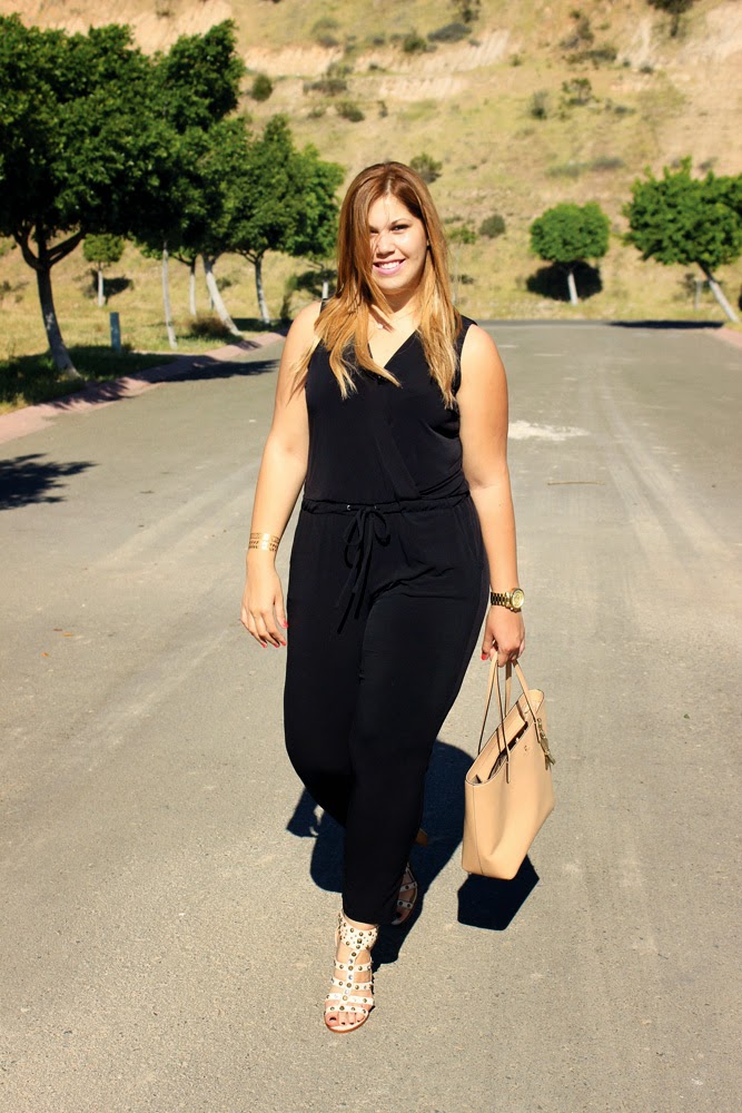 jumpsuit negro outfit