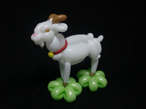 10-Goat-Masayoshi-Matsumoto-isopresso-3D-Balloon-Sculptures-Animals-Insects-and-Human-www-designstack-co
