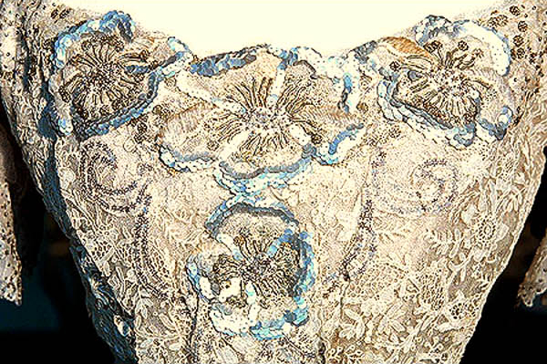Robe ancienne, inspiration mariage alternatif