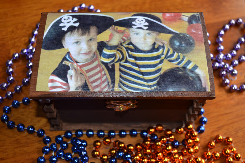 East Coast Mommy: {Mod Podge} Pirate Treasure Chest