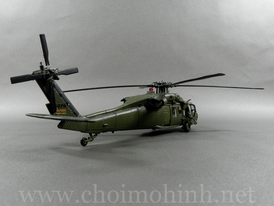 U.S. UH-60 Black Hawk 1:72 Forces of Valor back