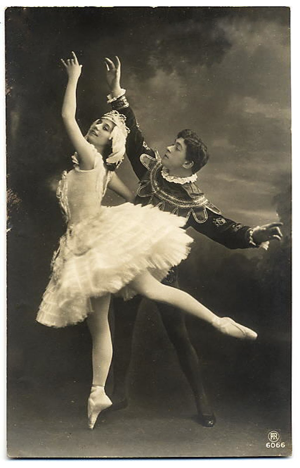 The Vintage Moth.. Free Vintage Photo Ballet Dancers