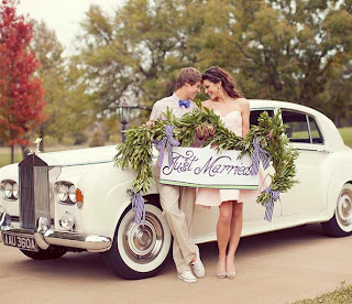 Cuplu proaspăt căsătorit - sau cel puţin aşa se pare - imaginea preluată de pe site-ul thebridaldetective.com Cuplu proaspăt căsătorit - sau cel puţin aşa se pare - imaginea preluată de pe site-ul thebridaldetective.com
