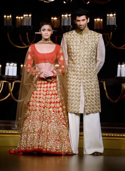 http://4.bp.blogspot.com/-I9UbBG7SVY4/U8zCLvLPQ2I/AAAAAAABvpA/J66w1ytlAdY/s1600/Alia+Bhat+and+Aditya+Rao+kapoor+walk+the+ramp+for+Manish+Malhotra+at+India+Couture+Week++(5).jpg