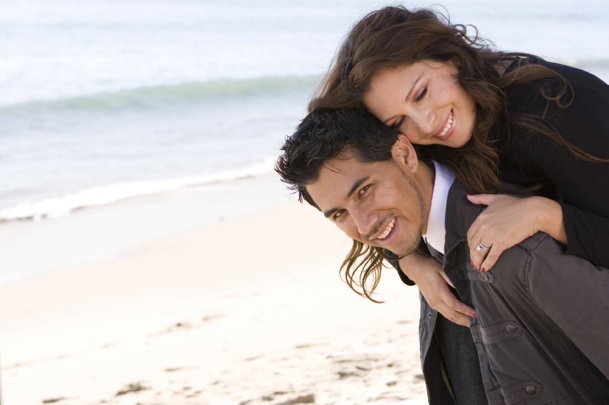 http://4.bp.blogspot.com/-I9zCqMcFA_0/Thk4eFQsntI/AAAAAAAAAoE/1fltqJ1nRjs/s1600/Hispanic%2BCouple.jpg
